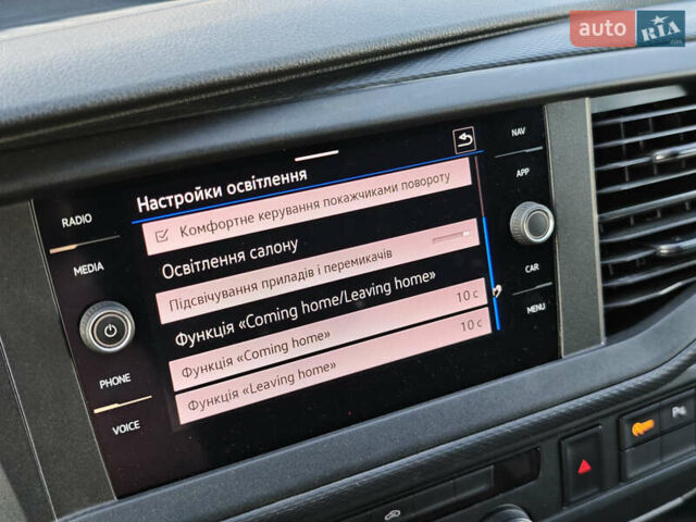 Білий Фольксваген Transporter, об'ємом двигуна 2 л та пробігом 215 тис. км за 28842 $, фото 40 на Automoto.ua