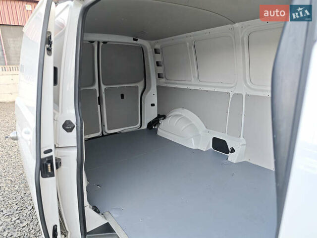 Білий Фольксваген Transporter, об'ємом двигуна 2 л та пробігом 215 тис. км за 28842 $, фото 50 на Automoto.ua