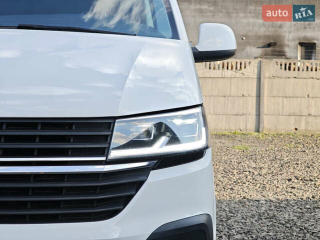 Білий Фольксваген Transporter, об'ємом двигуна 2 л та пробігом 215 тис. км за 28842 $, фото 10 на Automoto.ua