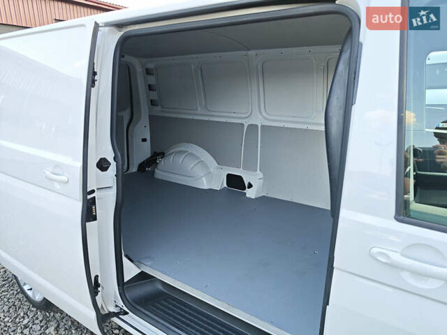 Білий Фольксваген Transporter, об'ємом двигуна 2 л та пробігом 215 тис. км за 28842 $, фото 46 на Automoto.ua