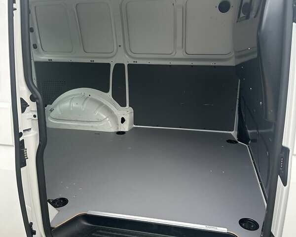 Белый Фольксваген Transporter, объемом двигателя 2 л и пробегом 172 тыс. км за 24500 $, фото 13 на Automoto.ua