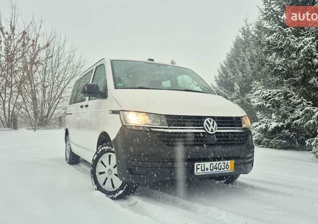Белый Фольксваген Transporter, объемом двигателя 2 л и пробегом 224 тыс. км за 28800 $, фото 1 на Automoto.ua