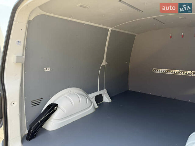 Белый Фольксваген Transporter, объемом двигателя 2 л и пробегом 194 тыс. км за 26350 $, фото 106 на Automoto.ua