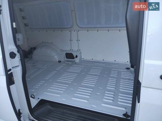 Белый Фольксваген Transporter, объемом двигателя 2 л и пробегом 213 тыс. км за 19999 $, фото 33 на Automoto.ua