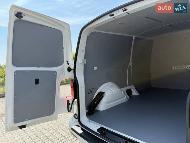 Белый Фольксваген Transporter, объемом двигателя 2 л и пробегом 194 тыс. км за 26350 $, фото 99 на Automoto.ua