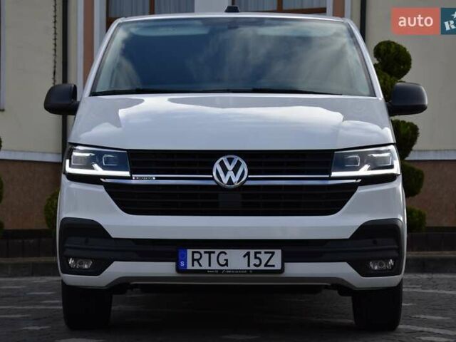 Белый Фольксваген Transporter, объемом двигателя 1.97 л и пробегом 250 тыс. км за 34950 $, фото 1 на Automoto.ua