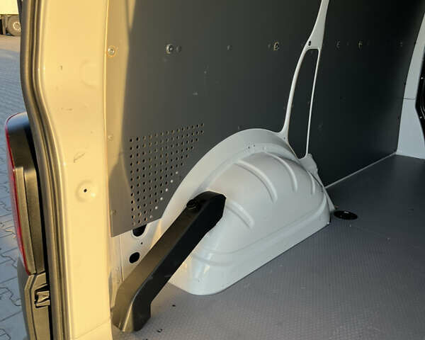 Білий Фольксваген Transporter, об'ємом двигуна 1.97 л та пробігом 225 тис. км за 23500 $, фото 34 на Automoto.ua