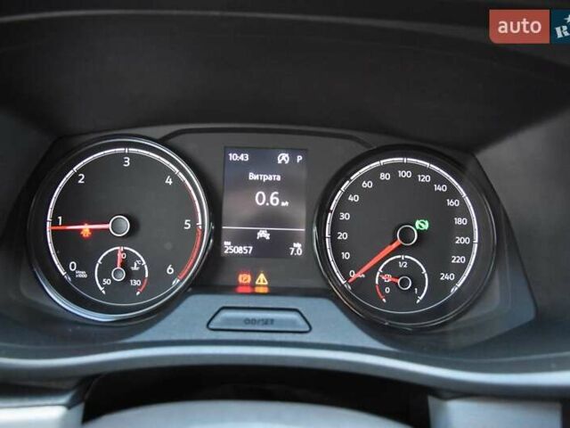 Белый Фольксваген Transporter, объемом двигателя 1.97 л и пробегом 250 тыс. км за 34950 $, фото 54 на Automoto.ua