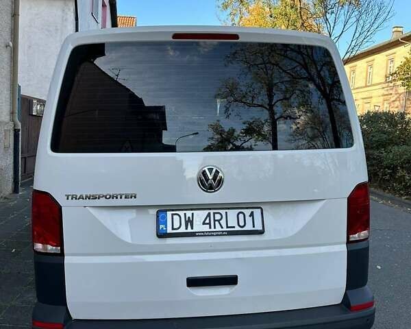Белый Фольксваген Transporter, объемом двигателя 2 л и пробегом 157 тыс. км за 28000 $, фото 2 на Automoto.ua