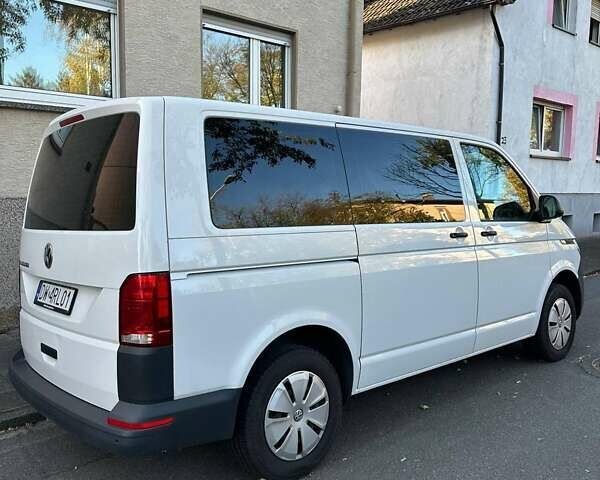 Белый Фольксваген Transporter, объемом двигателя 2 л и пробегом 157 тыс. км за 28000 $, фото 4 на Automoto.ua