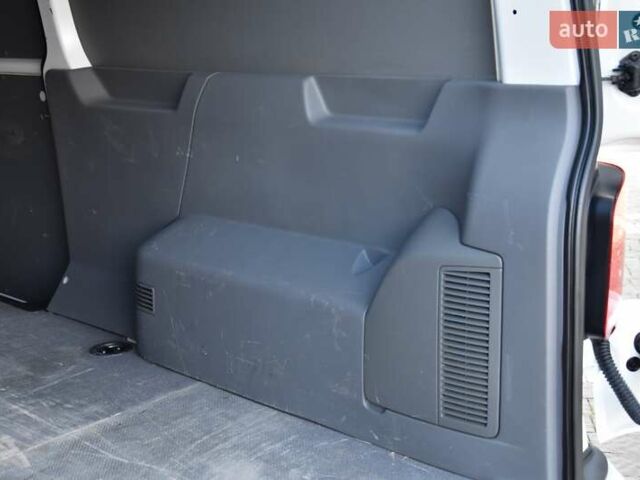 Белый Фольксваген Transporter, объемом двигателя 1.97 л и пробегом 250 тыс. км за 34950 $, фото 76 на Automoto.ua