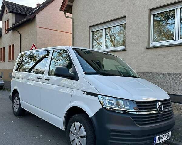 Белый Фольксваген Transporter, объемом двигателя 2 л и пробегом 157 тыс. км за 28000 $, фото 1 на Automoto.ua