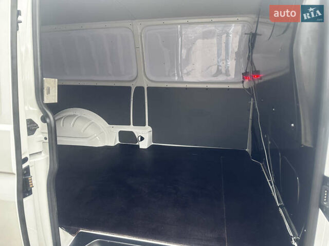 Білий Фольксваген Transporter, об'ємом двигуна 2 л та пробігом 112 тис. км за 25500 $, фото 72 на Automoto.ua