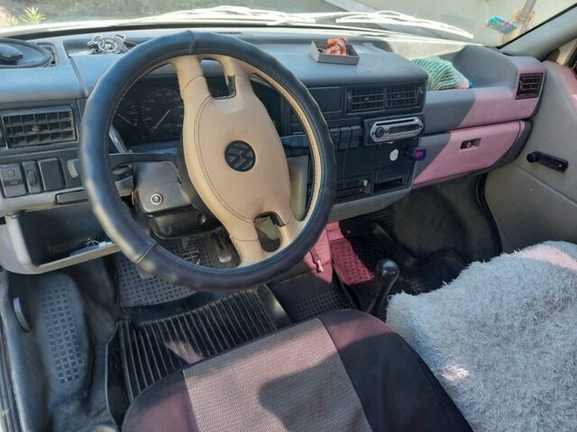 Білий Фольксваген Transporter, об'ємом двигуна 2.4 л та пробігом 432 тис. км за 3750 $, фото 4 на Automoto.ua