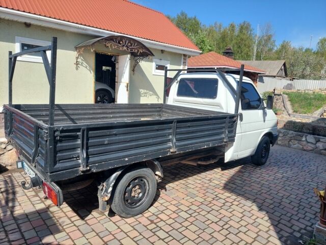 Білий Фольксваген Transporter, об'ємом двигуна 2.4 л та пробігом 432 тис. км за 3750 $, фото 3 на Automoto.ua