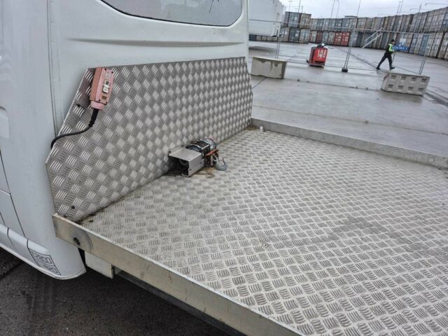 Білий Фольксваген Transporter, об'ємом двигуна 2.5 л та пробігом 191 тис. км за 5830 $, фото 3 на Automoto.ua