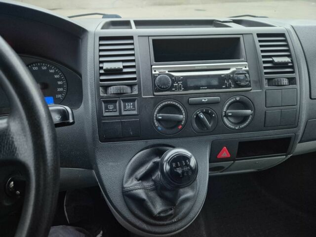 Білий Фольксваген Transporter, об'ємом двигуна 2.5 л та пробігом 191 тис. км за 5830 $, фото 6 на Automoto.ua