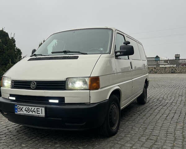 Белый Фольксваген Transporter, объемом двигателя 2.5 л и пробегом 405 тыс. км за 5700 $, фото 2 на Automoto.ua