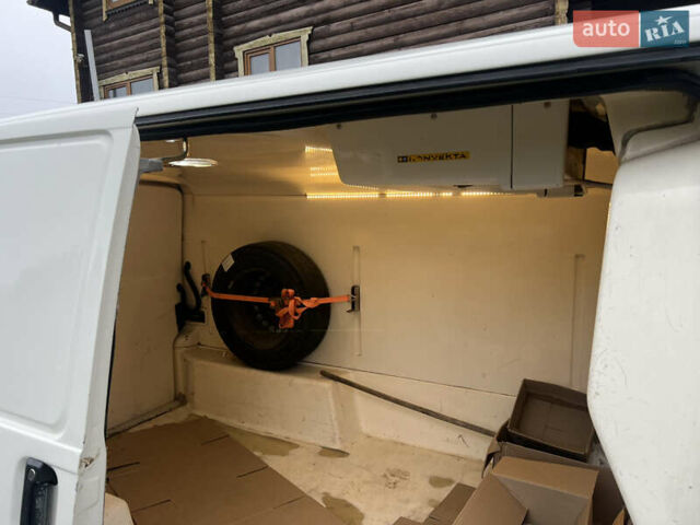 Белый Фольксваген Transporter, объемом двигателя 2.5 л и пробегом 405 тыс. км за 5700 $, фото 7 на Automoto.ua