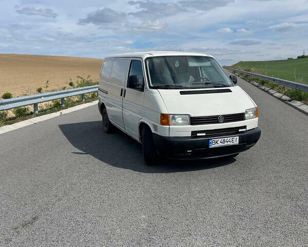 Белый Фольксваген Transporter, объемом двигателя 2.5 л и пробегом 405 тыс. км за 5700 $, фото 1 на Automoto.ua
