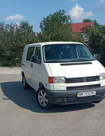 Белый Фольксваген Transporter, объемом двигателя 2.5 л и пробегом 329 тыс. км за 5700 $, фото 1 на Automoto.ua