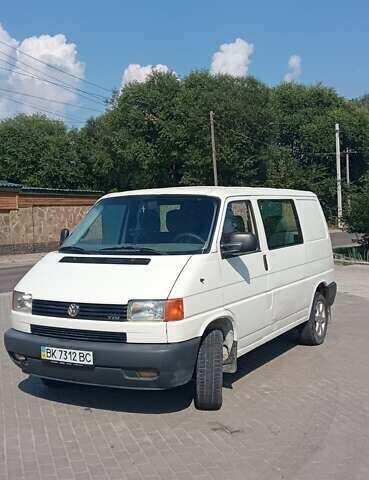 Белый Фольксваген Transporter, объемом двигателя 2.5 л и пробегом 329 тыс. км за 5700 $, фото 2 на Automoto.ua