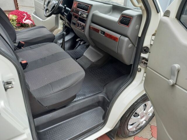 Белый Фольксваген Transporter, объемом двигателя 1.9 л и пробегом 408 тыс. км за 6250 $, фото 9 на Automoto.ua