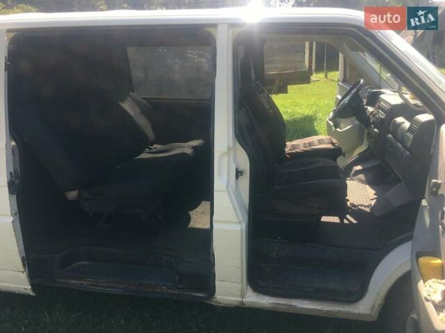 Белый Фольксваген Transporter, объемом двигателя 2.5 л и пробегом 280 тыс. км за 5500 $, фото 3 на Automoto.ua