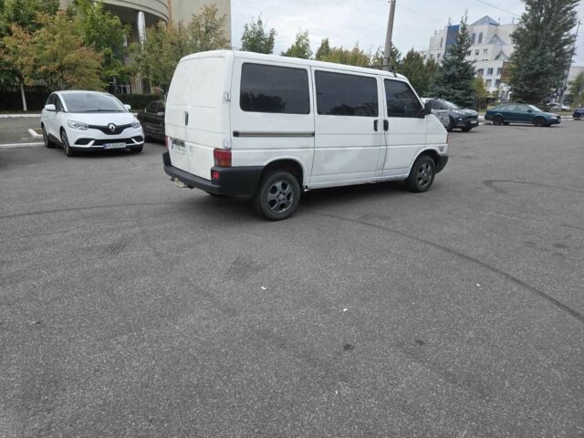 Белый Фольксваген Transporter, объемом двигателя 2.5 л и пробегом 483 тыс. км за 5015 $, фото 1 на Automoto.ua