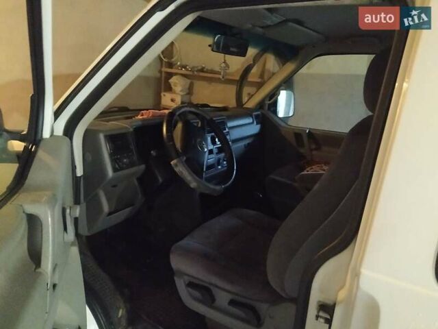 Белый Фольксваген Transporter, объемом двигателя 2.5 л и пробегом 360 тыс. км за 7000 $, фото 1 на Automoto.ua