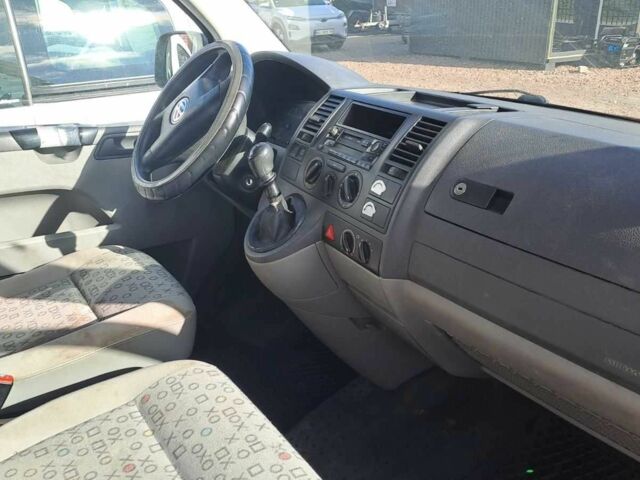 Білий Фольксваген Transporter, об'ємом двигуна 1.9 л та пробігом 305 тис. км за 5750 $, фото 5 на Automoto.ua