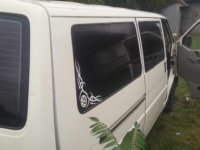 Белый Фольксваген Transporter, объемом двигателя 2.4 л и пробегом 333 тыс. км за 2693 $, фото 6 на Automoto.ua