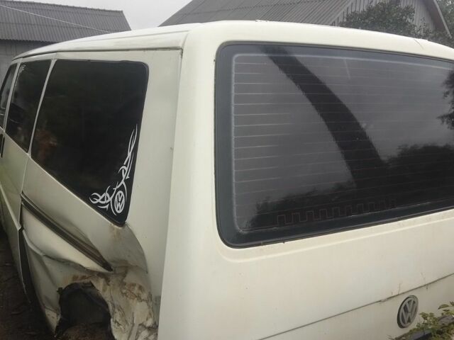 Белый Фольксваген Transporter, объемом двигателя 2.4 л и пробегом 333 тыс. км за 2693 $, фото 3 на Automoto.ua