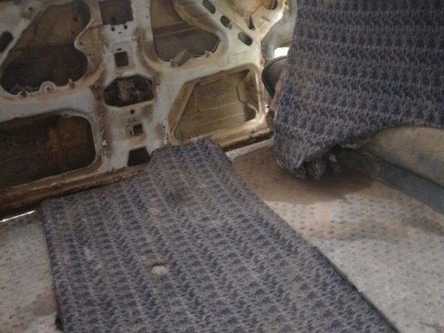 Белый Фольксваген Transporter, объемом двигателя 2.4 л и пробегом 333 тыс. км за 2693 $, фото 1 на Automoto.ua