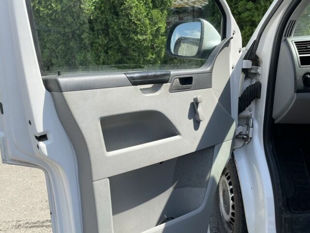Белый Фольксваген Transporter, объемом двигателя 2 л и пробегом 249 тыс. км за 12000 $, фото 10 на Automoto.ua