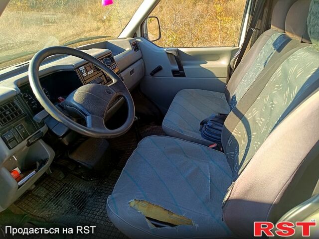 Белый Фольксваген Transporter, объемом двигателя 19 л и пробегом 300 тыс. км за 3000 $, фото 5 на Automoto.ua