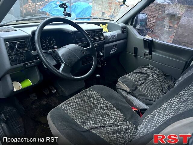 Білий Фольксваген Transporter, об'ємом двигуна 1.9 л та пробігом 378 тис. км за 2400 $, фото 2 на Automoto.ua