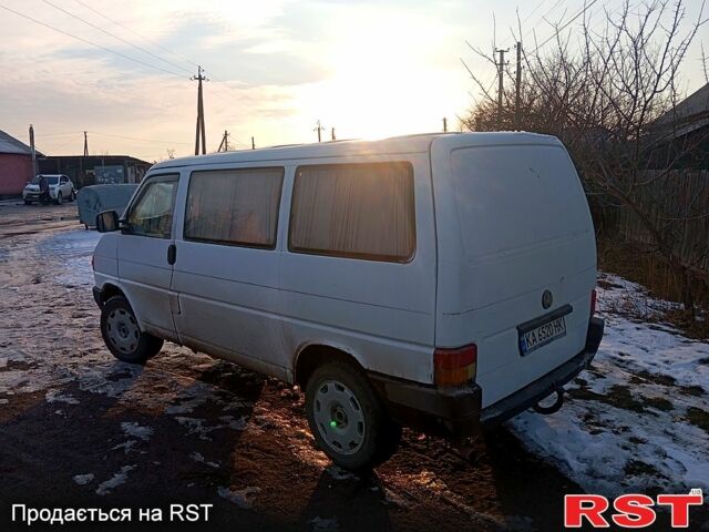 Белый Фольксваген Transporter, объемом двигателя 2.5 л и пробегом 220 тыс. км за 3150 $, фото 1 на Automoto.ua