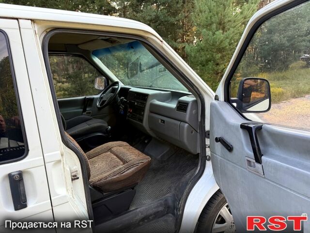 Білий Фольксваген Transporter, об'ємом двигуна 2.4 л та пробігом 325 тис. км за 3500 $, фото 3 на Automoto.ua