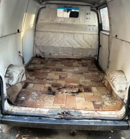 Белый Фольксваген Transporter, объемом двигателя 1.9 л и пробегом 337 тыс. км за 3500 $, фото 5 на Automoto.ua