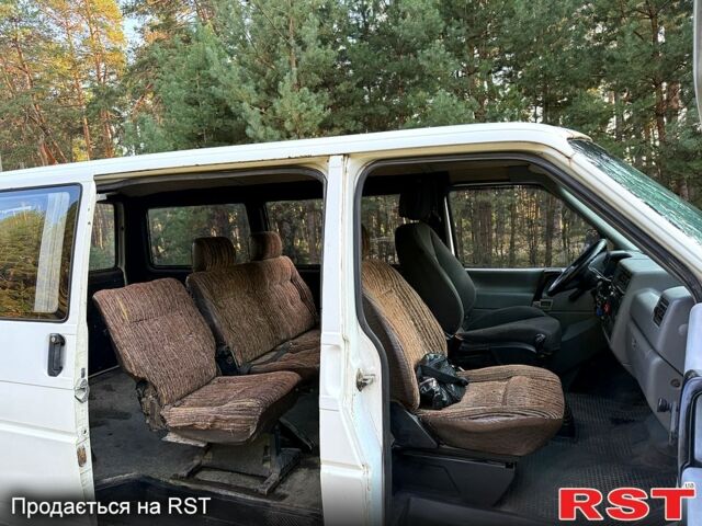 Білий Фольксваген Transporter, об'ємом двигуна 2.4 л та пробігом 325 тис. км за 3500 $, фото 6 на Automoto.ua