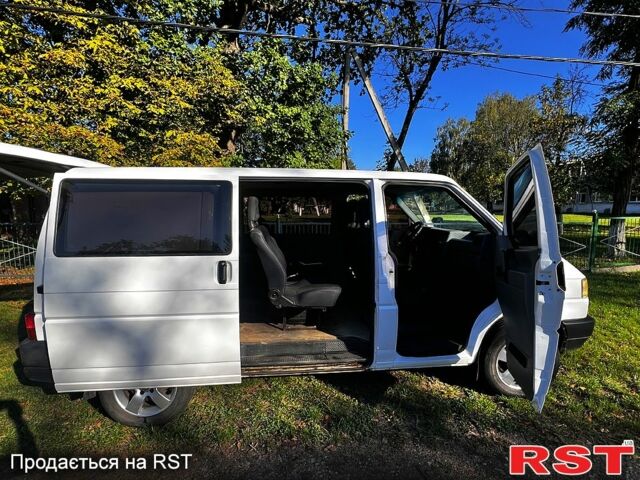 Белый Фольксваген Transporter, объемом двигателя 2.5 л и пробегом 299 тыс. км за 4200 $, фото 3 на Automoto.ua