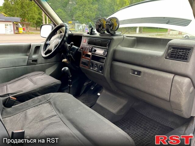 Белый Фольксваген Transporter, объемом двигателя 1.9 л и пробегом 317 тыс. км за 5200 $, фото 4 на Automoto.ua