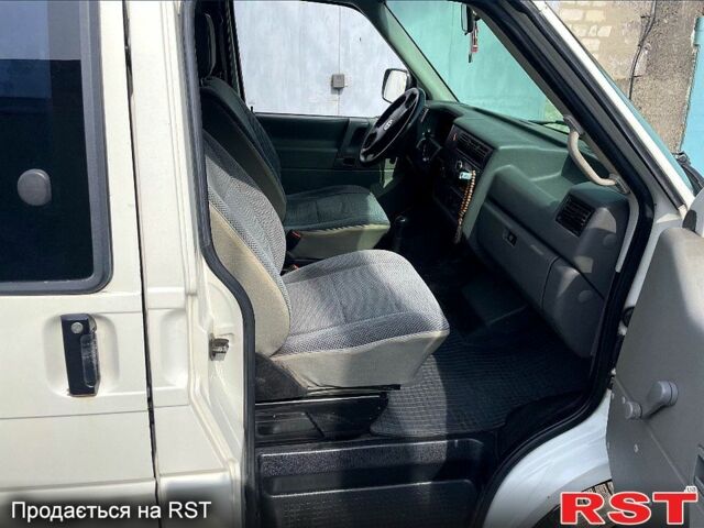 Белый Фольксваген Transporter, объемом двигателя 1.9 л и пробегом 290 тыс. км за 5200 $, фото 6 на Automoto.ua