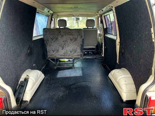 Белый Фольксваген Transporter, объемом двигателя 1.9 л и пробегом 290 тыс. км за 5200 $, фото 4 на Automoto.ua