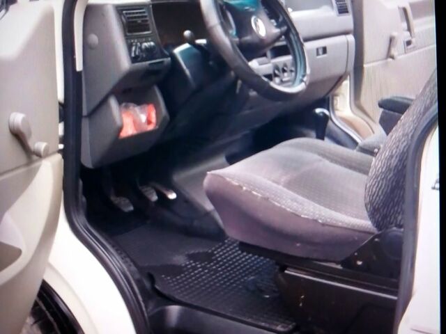 Белый Фольксваген Transporter, объемом двигателя 1.9 л и пробегом 320 тыс. км за 4999 $, фото 1 на Automoto.ua