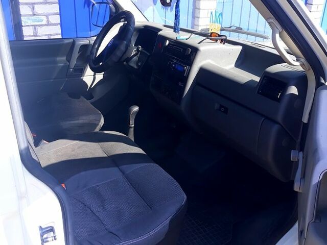 Белый Фольксваген Transporter, объемом двигателя 2.5 л и пробегом 410 тыс. км за 6700 $, фото 3 на Automoto.ua