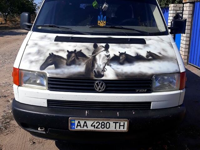 Белый Фольксваген Transporter, объемом двигателя 2.5 л и пробегом 410 тыс. км за 6700 $, фото 1 на Automoto.ua