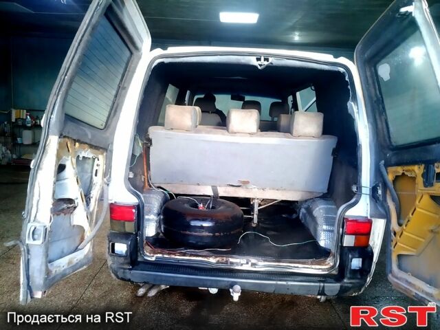 Білий Фольксваген Transporter, об'ємом двигуна 2 л та пробігом 360 тис. км за 4500 $, фото 6 на Automoto.ua