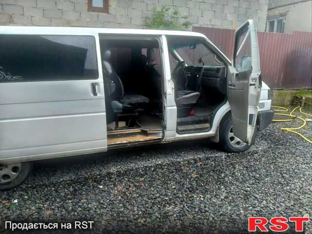 Белый Фольксваген Transporter, объемом двигателя 2.5 л и пробегом 368 тыс. км за 5500 $, фото 1 на Automoto.ua